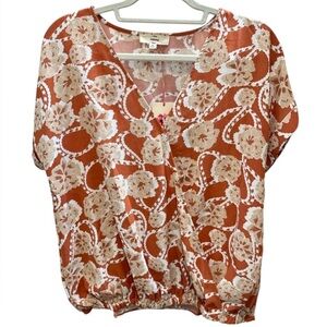 New With Tags Entro Brand Short Sleeved Blouse—Size Medium